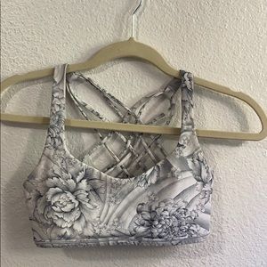 Lululemon sports bra